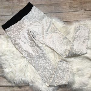 HUE Brocade Leggings